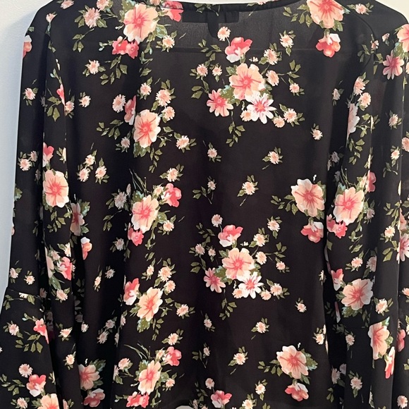 Derek Heart Floral bell sleeve blouse - Picture 3 of 6